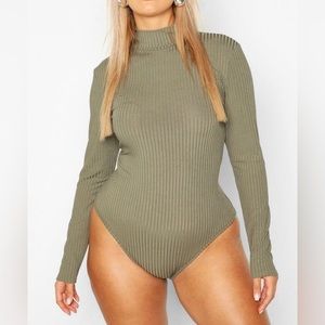 NWOT Boohoo Plus Green Ribbed Mock Neck Bodysuit Size 14